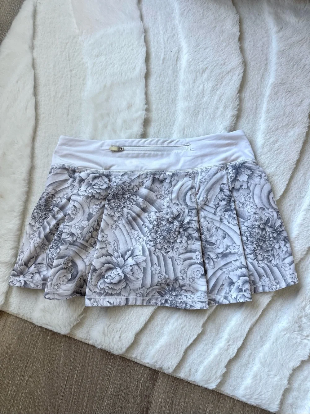 lululemon athletica Pace Revival Skirt Size 6 in Mini Twine White Multi / White
